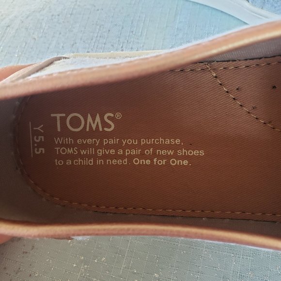 BRAND NEW WITH TAG, TOMS Youth Classic . grey felt and rose gold polka dots  5.5 - Picture 12 of 13